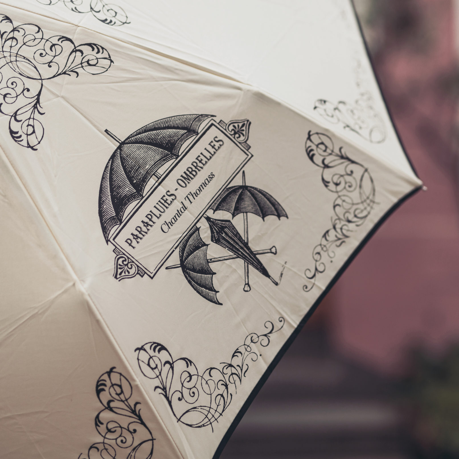 motif imprimé parapluie